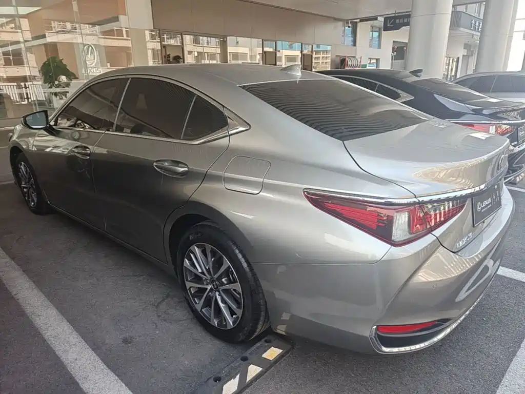 Lexus ES — фото 4