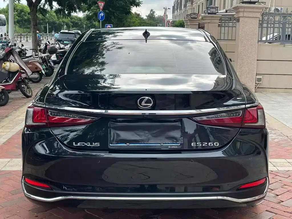 Lexus ES — фото 8