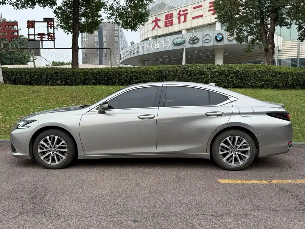 Lexus ES — фото 3