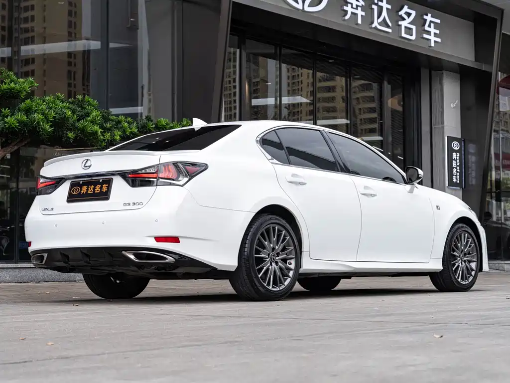 Lexus GS — фото 3