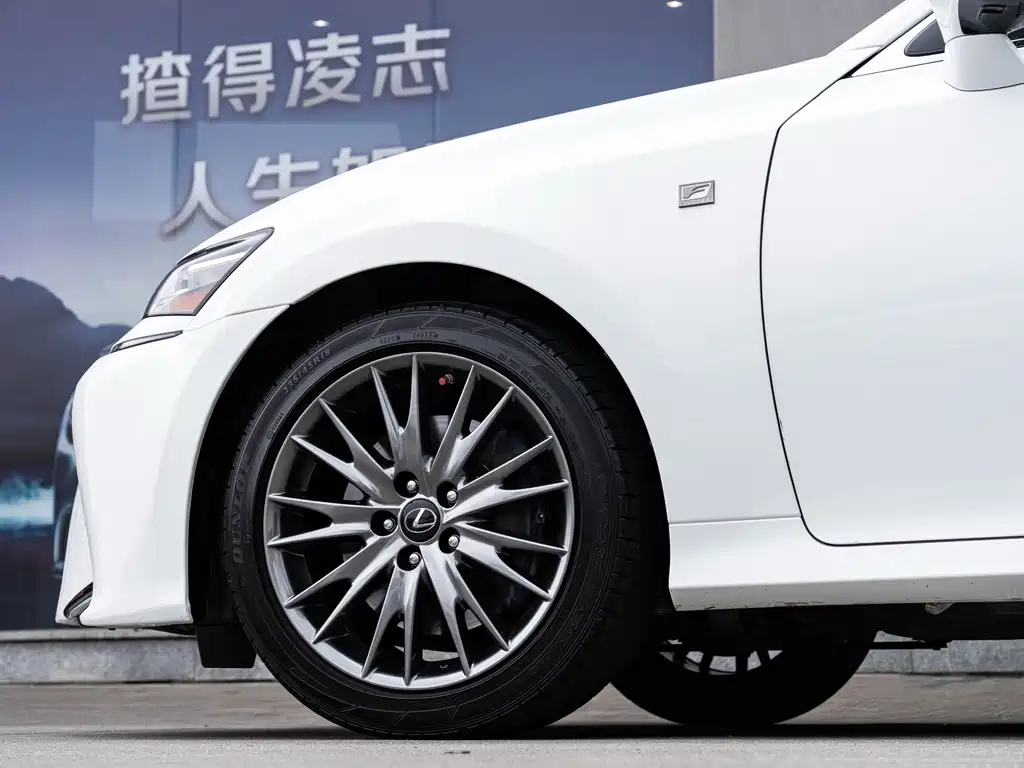 Lexus GS — фото 8