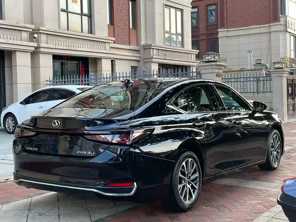 Lexus ES — фото 7