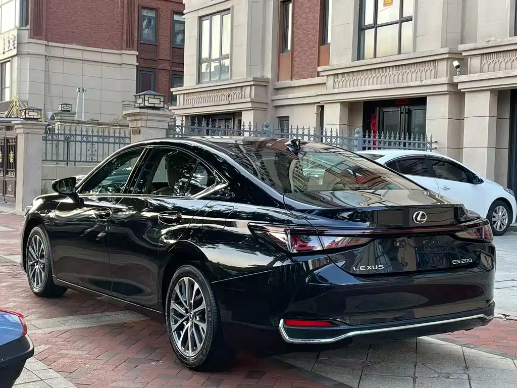 Lexus ES — фото 9