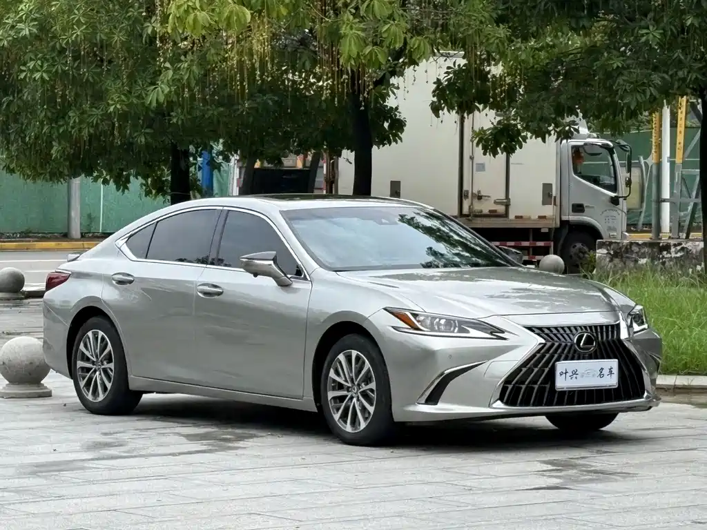 Lexus ES — фото 3