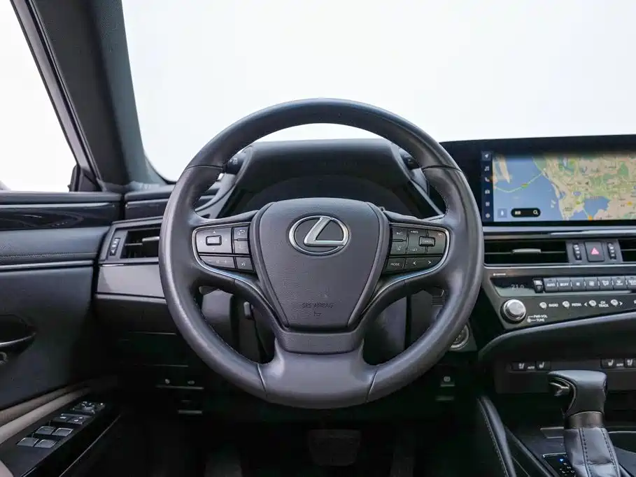 Lexus ES — фото 11