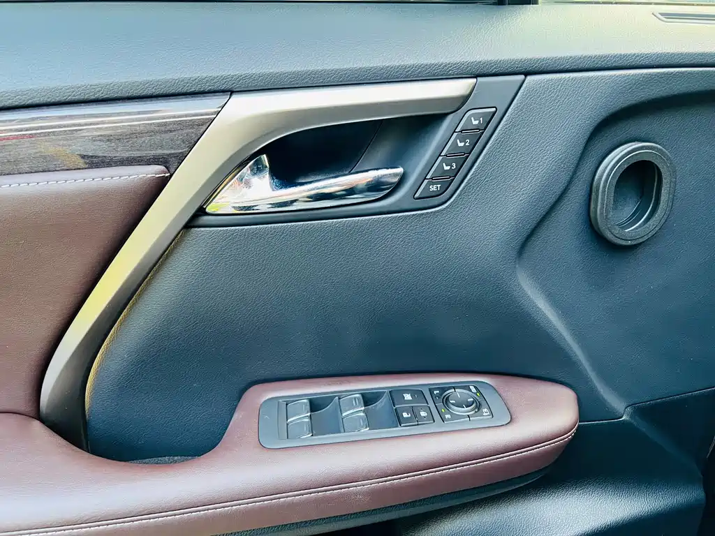 Lexus RX — фото 11