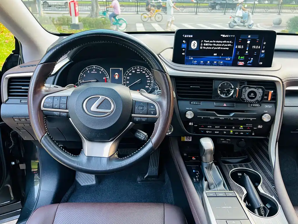 Lexus RX — фото 17
