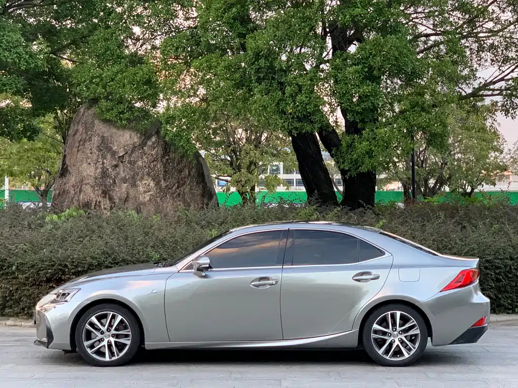 Lexus IS — фото 14