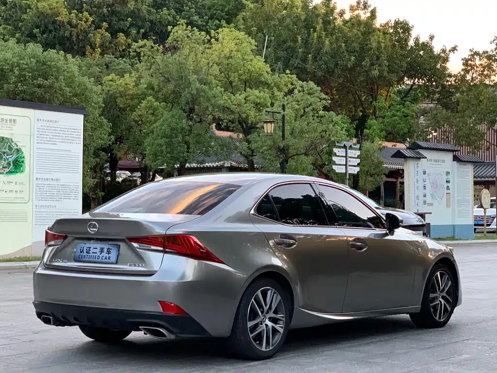 Lexus IS — фото 17