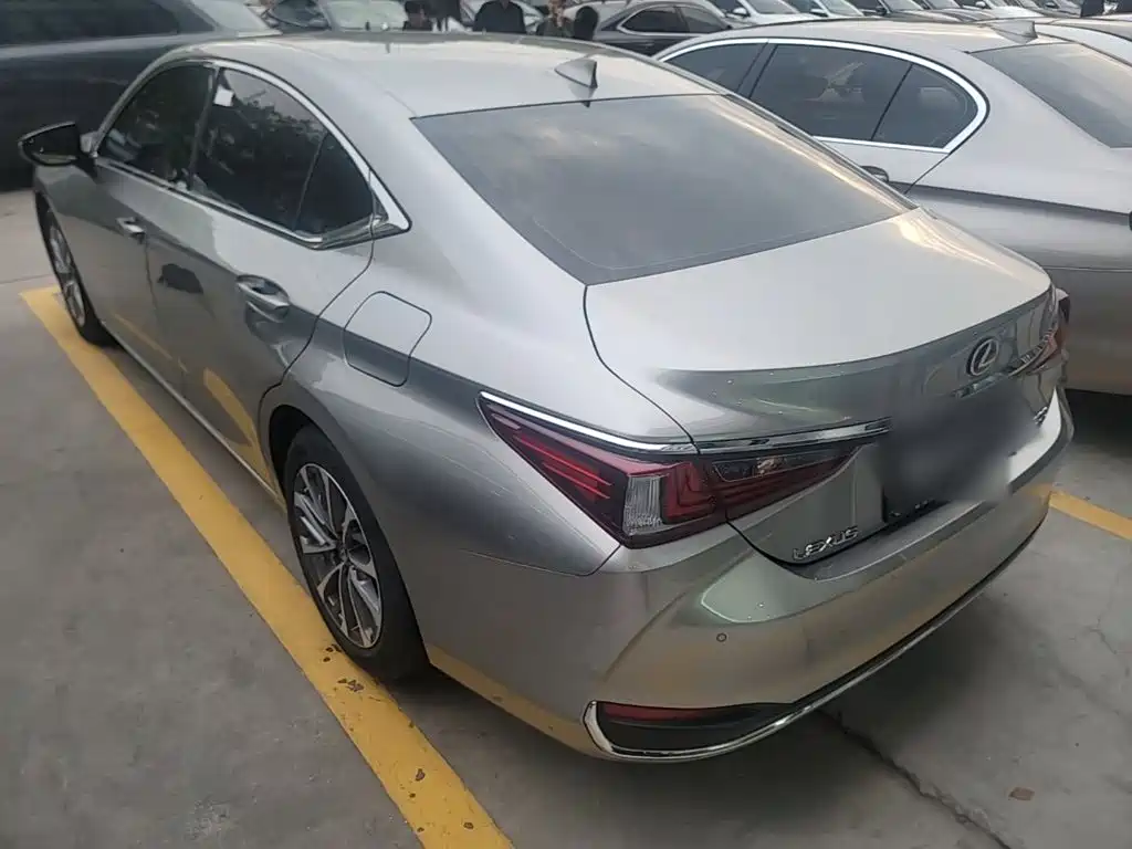 Lexus ES — фото 4