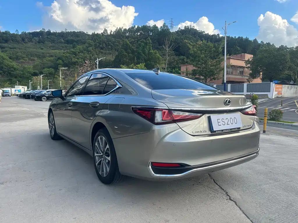 Lexus ES — фото 11