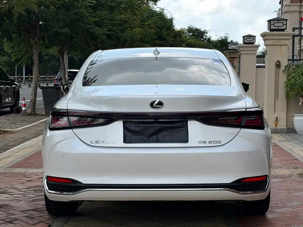 Lexus ES — фото 8