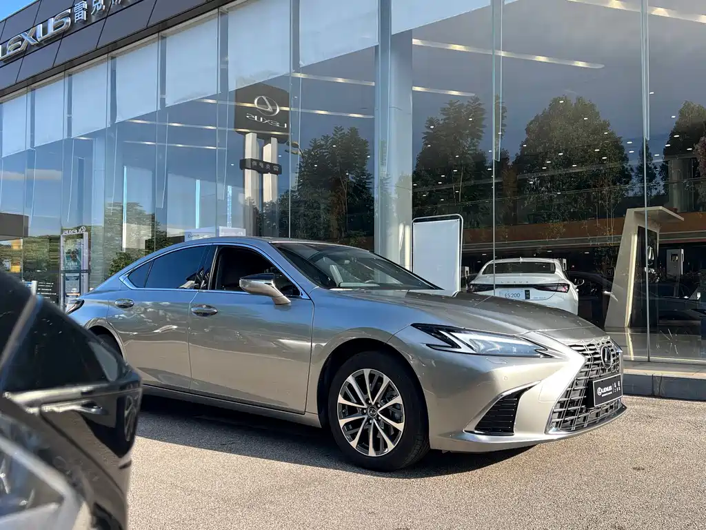 Lexus ES — фото 5