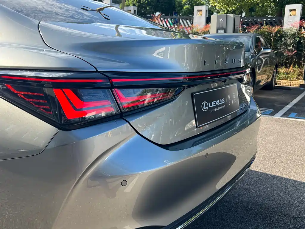 Lexus ES — фото 8