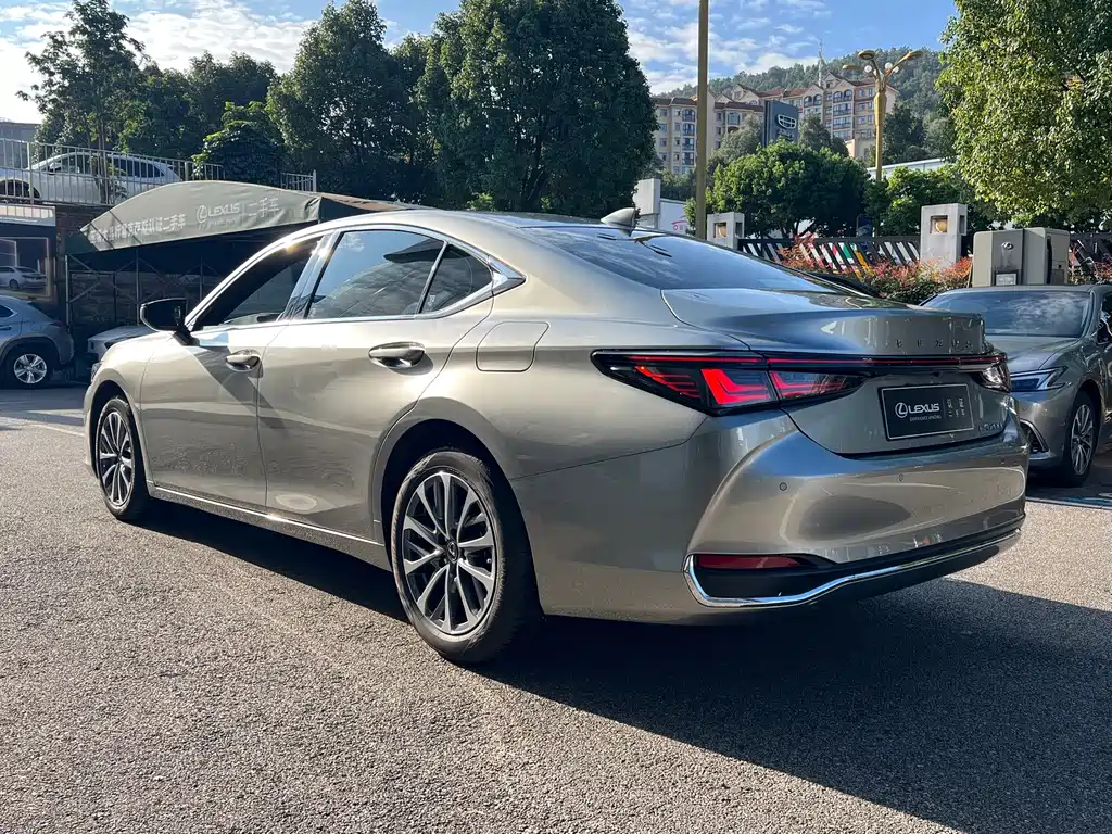 Lexus ES — фото 9