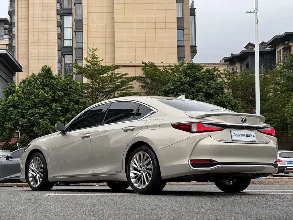 Lexus ES — фото 4