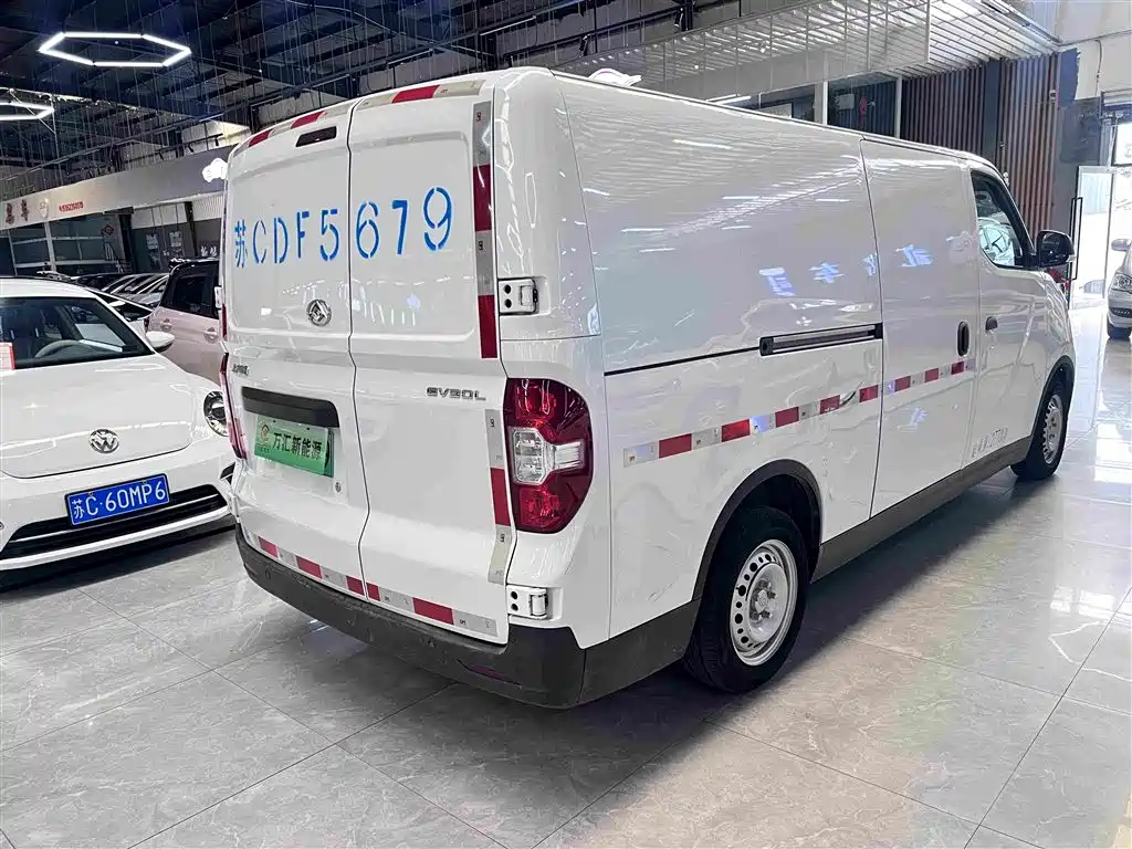MAXUS EV30 — фото 10