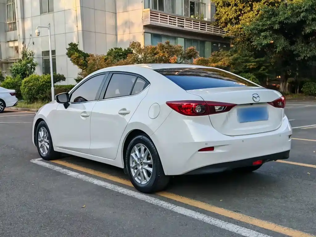 Mazda 3 Axela — фото 4