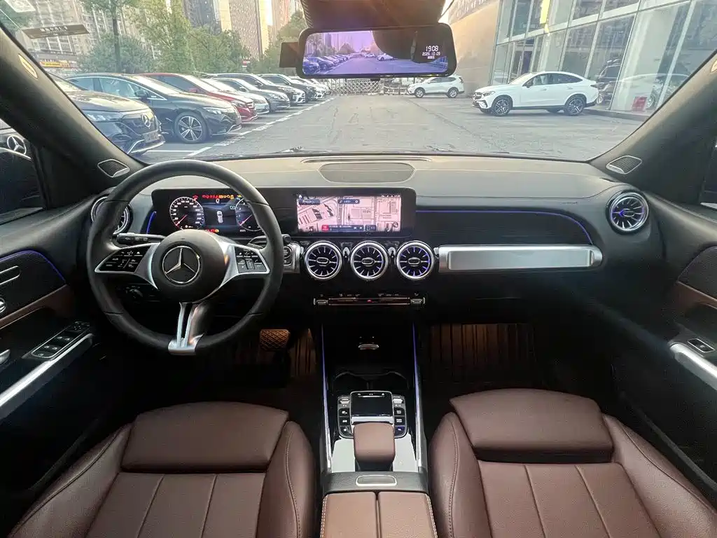 Mercedes-Benz GLB — фото 13