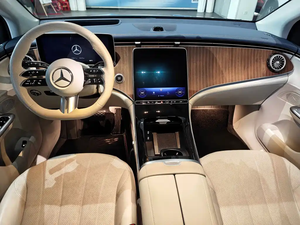 Mercedes-Benz EQE SUV — фото 5