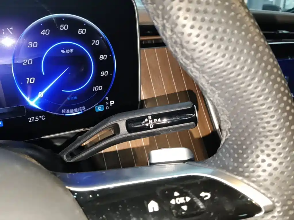 Mercedes-Benz EQE SUV — фото 13