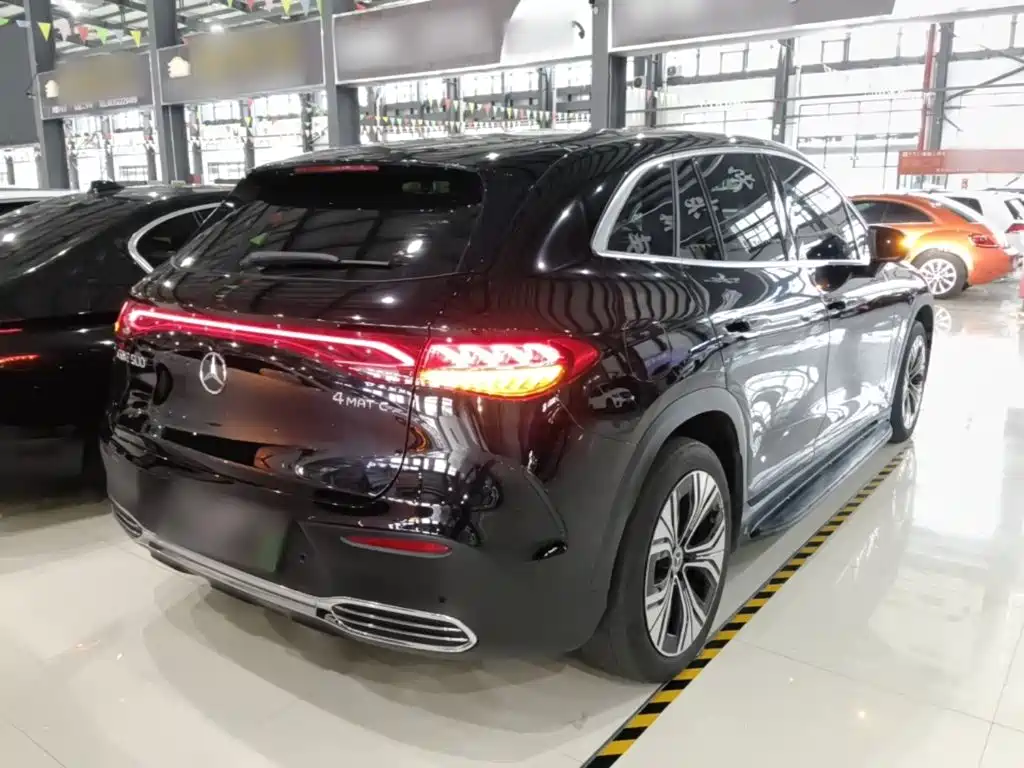 Mercedes-Benz EQE SUV — фото 6