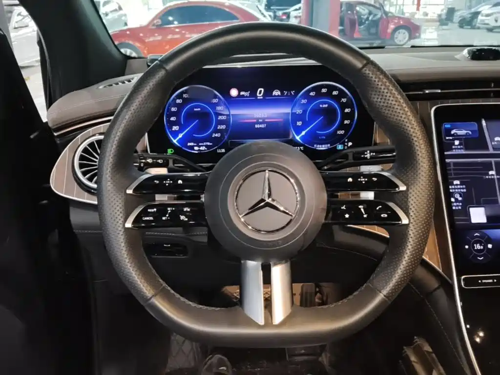 Mercedes-Benz EQE SUV — фото 10