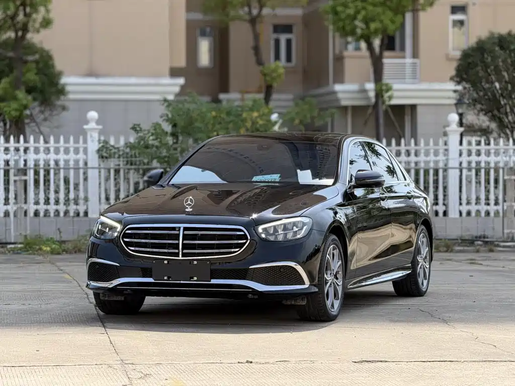 Mercedes-Benz E-Class — фото 4