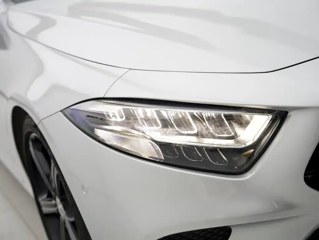 Mercedes-Benz CLS — фото 23