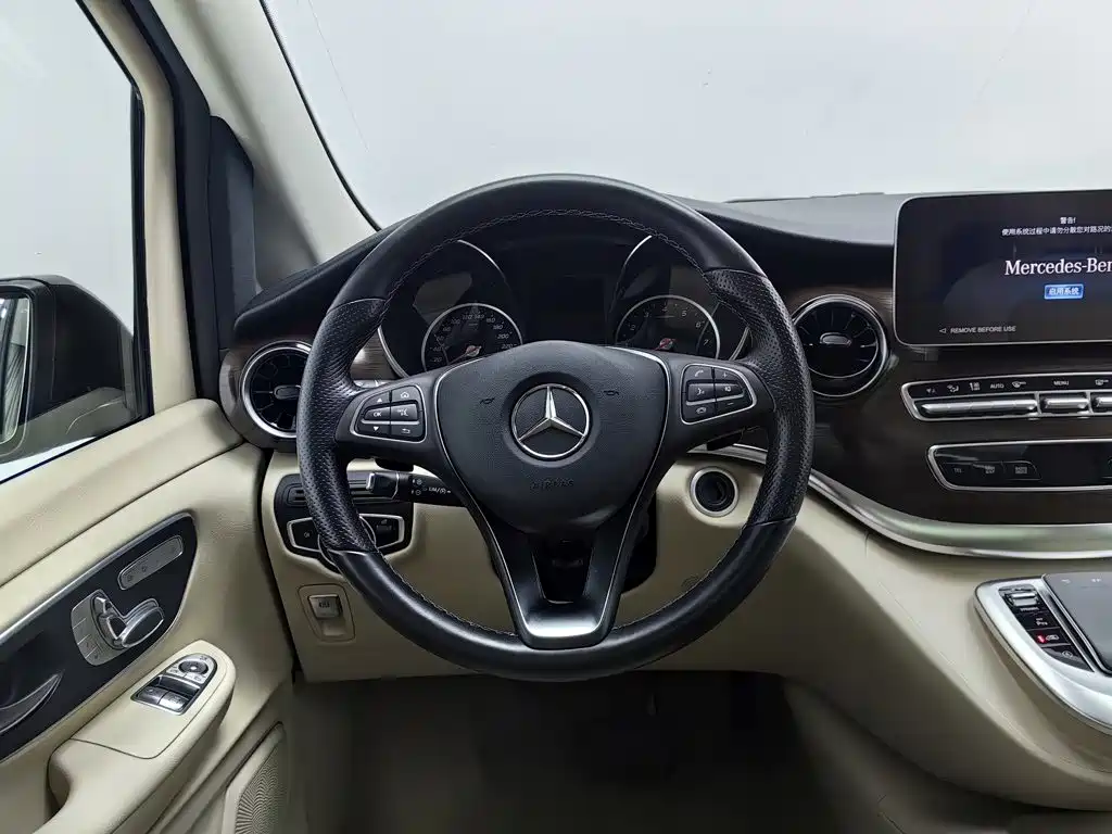 Mercedes-Benz V-Class — фото 11