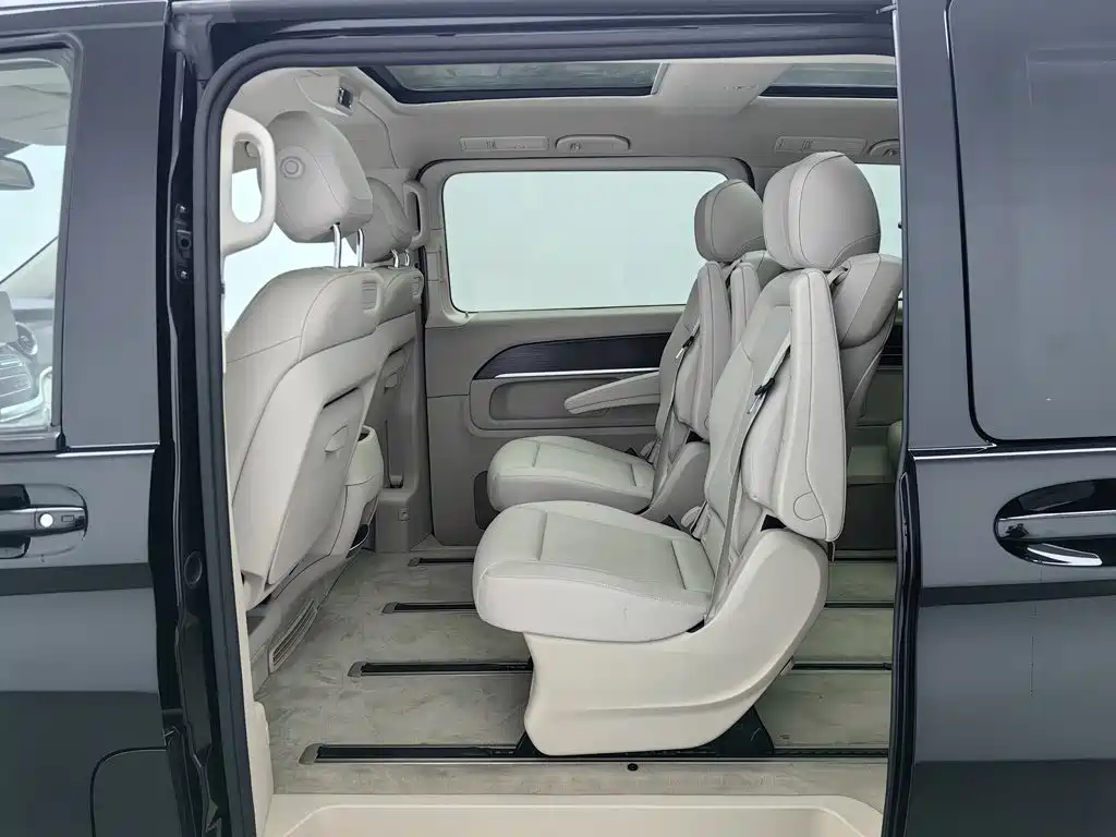 Mercedes-Benz V-Class — фото 15