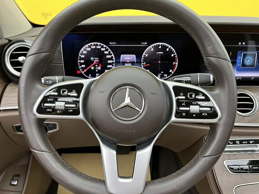 Mercedes-Benz E-Class — фото 10
