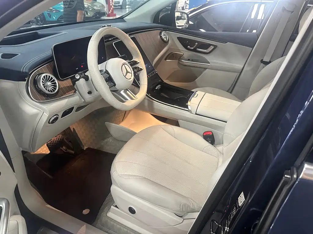 Mercedes-Benz EQE SUV — фото 4