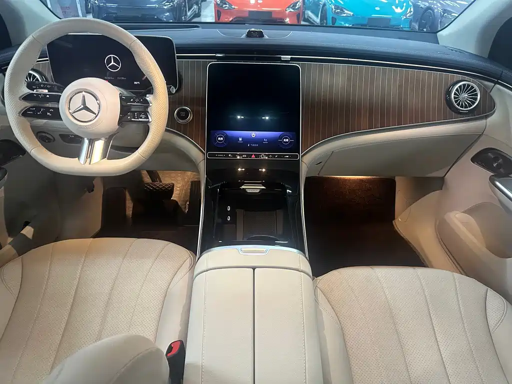 Mercedes-Benz EQE SUV — фото 6