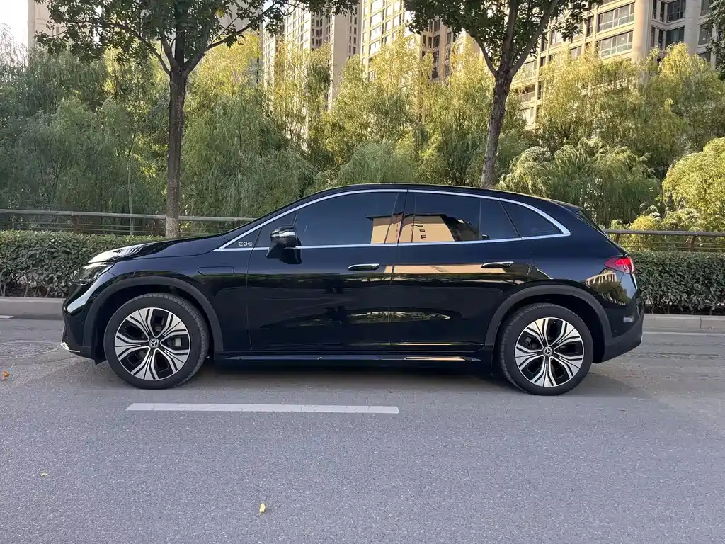 Mercedes-Benz EQE SUV — фото 3