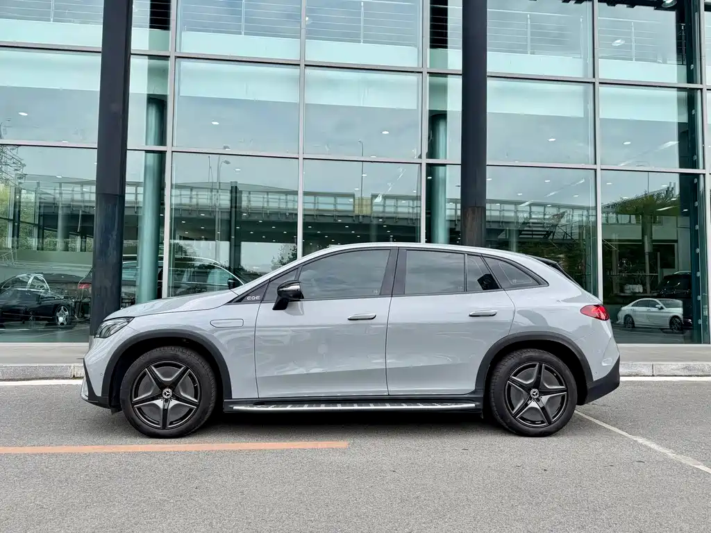 Mercedes-Benz EQE SUV — фото 3