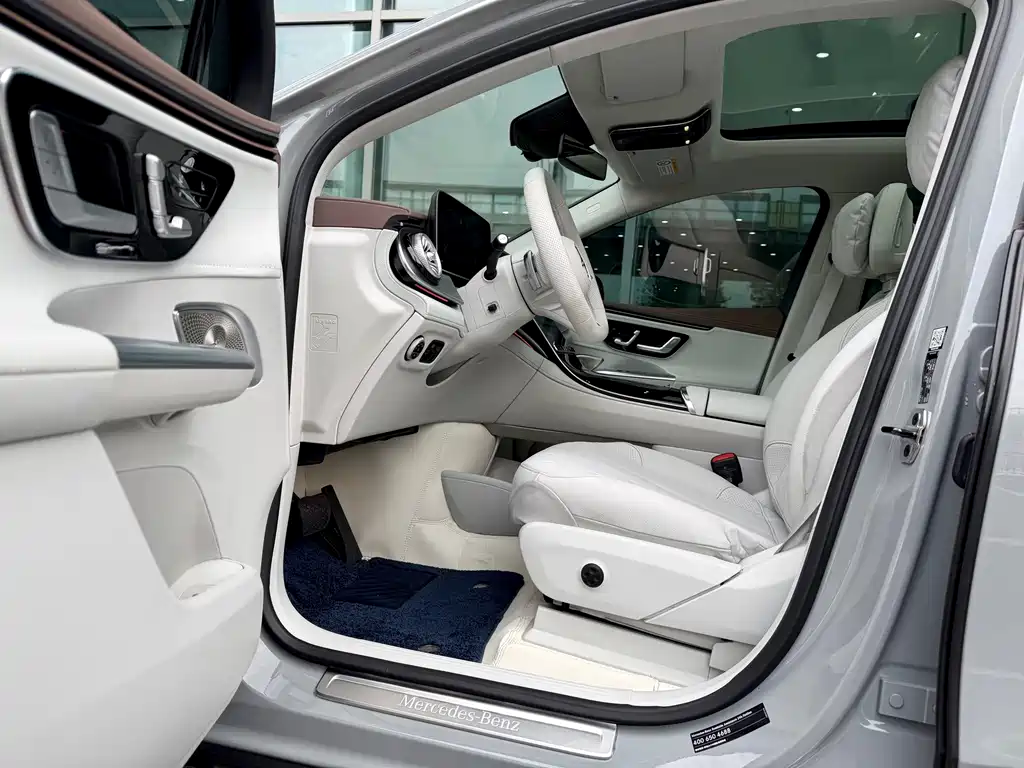 Mercedes-Benz EQE SUV — фото 4