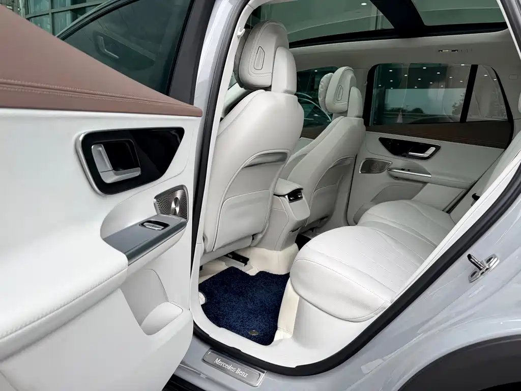 Mercedes-Benz EQE SUV — фото 6