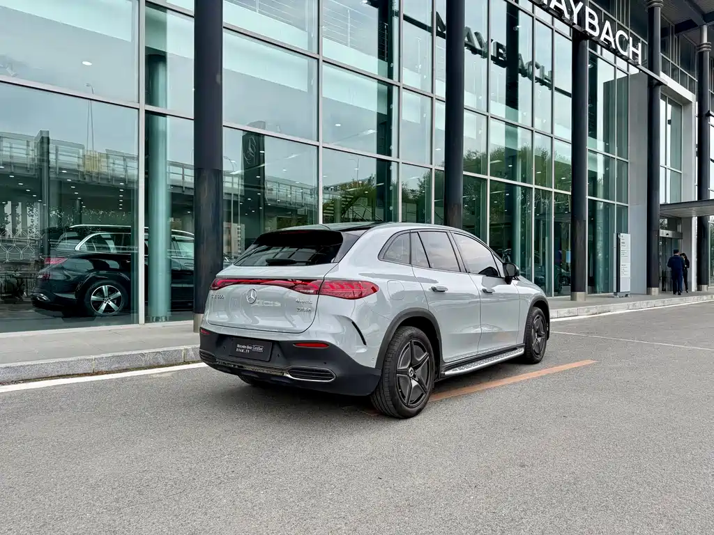Mercedes-Benz EQE SUV — фото 8