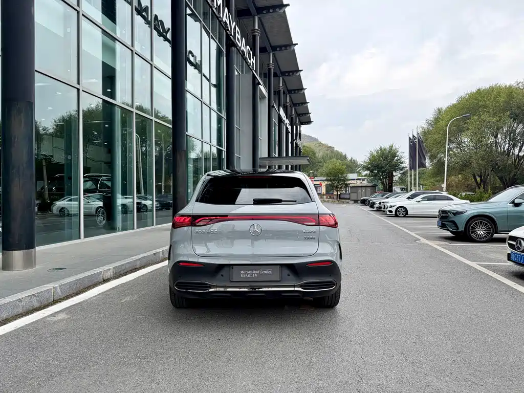 Mercedes-Benz EQE SUV — фото 9