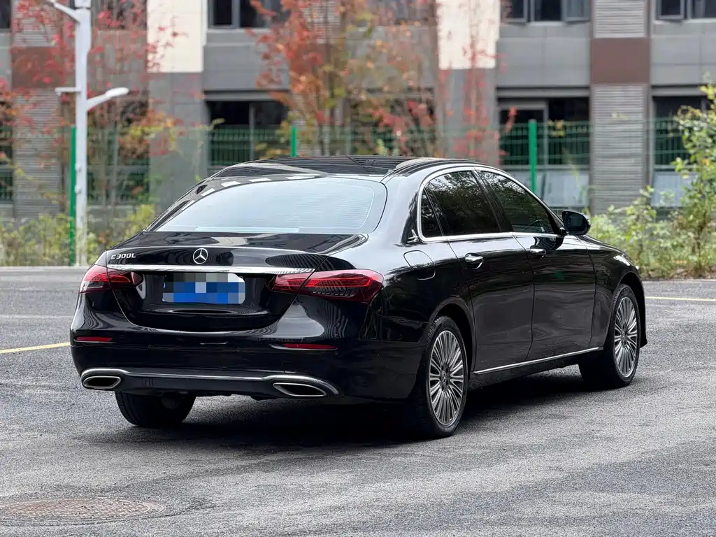 Mercedes-Benz E-Class — фото 9