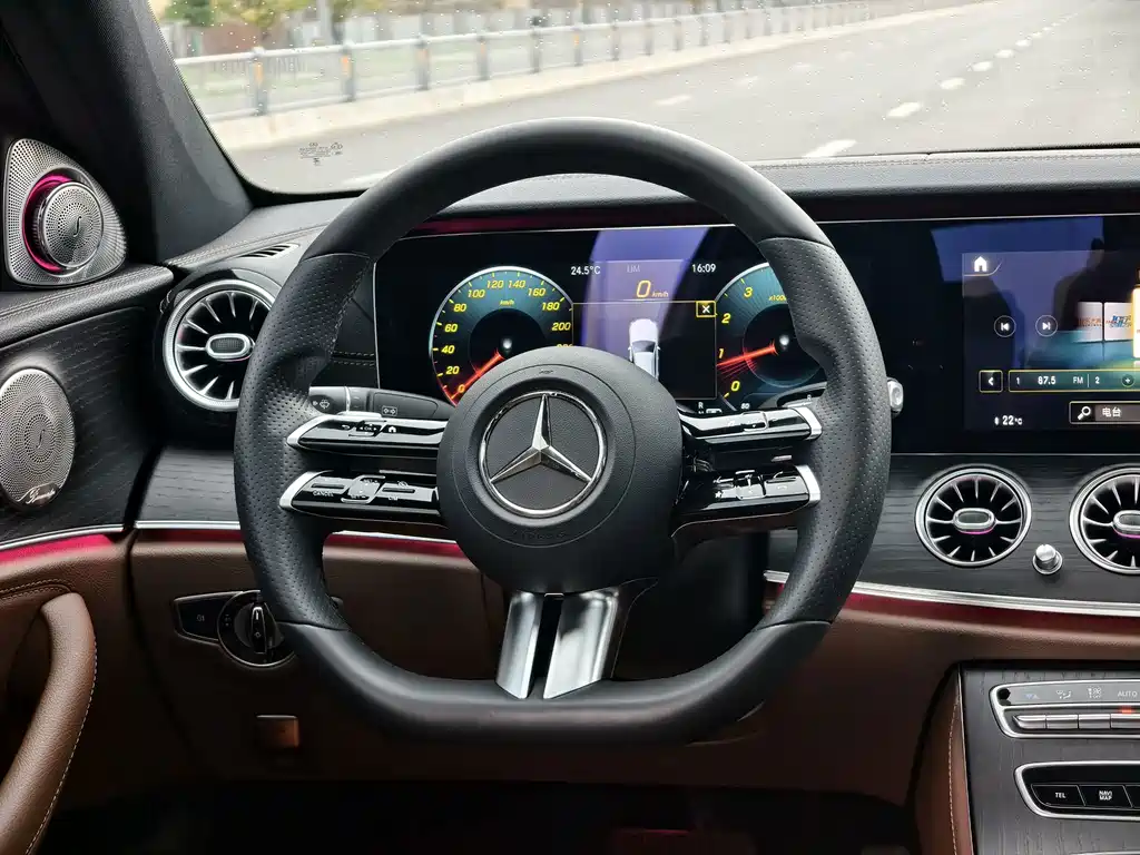Mercedes-Benz E-Class — фото 18