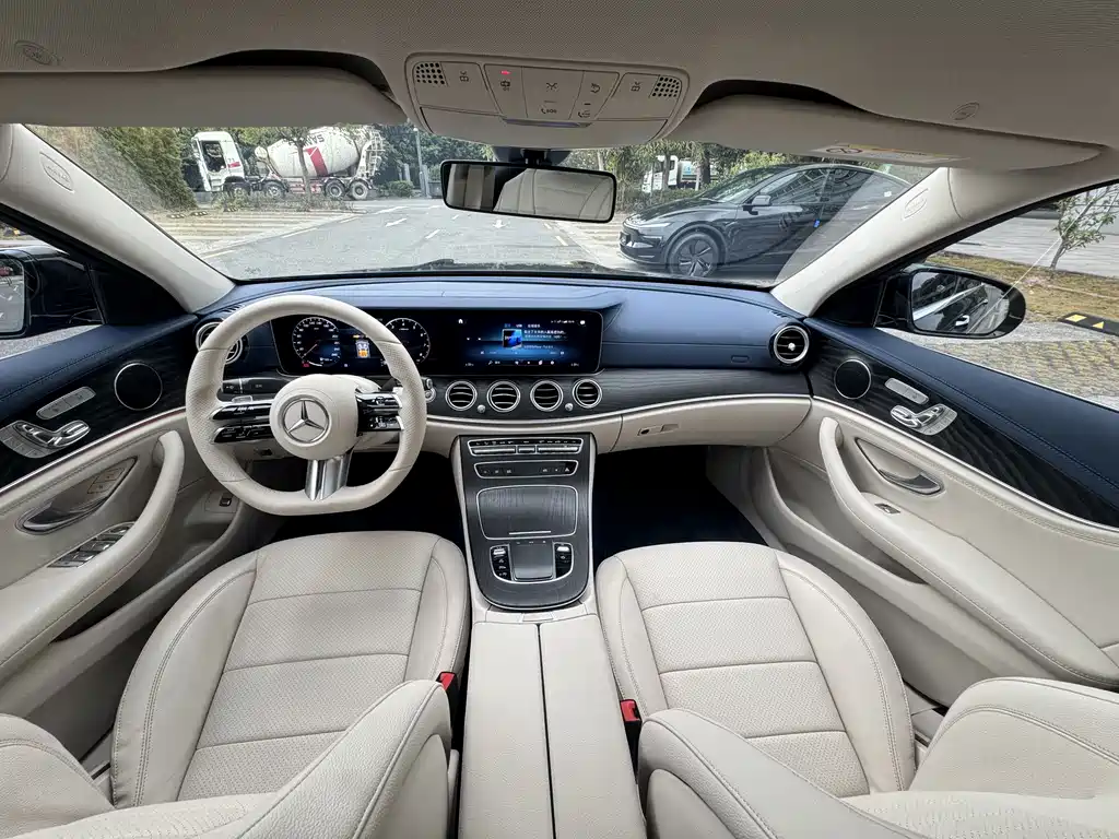 Mercedes-Benz E-Class — фото 8