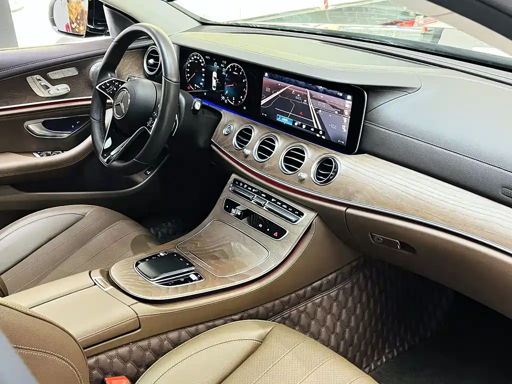 Mercedes-Benz E-Class — фото 15