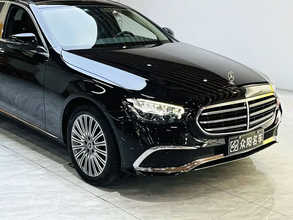 Mercedes-Benz E-Class — фото 4
