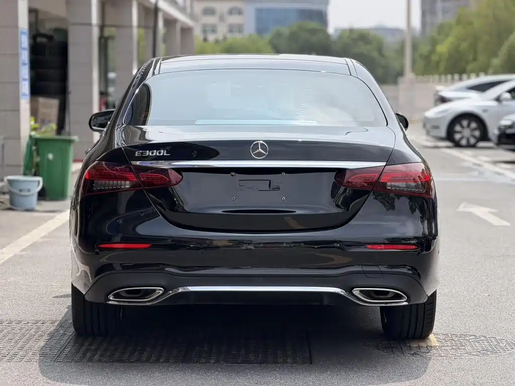 Mercedes-Benz E-Class — фото 15
