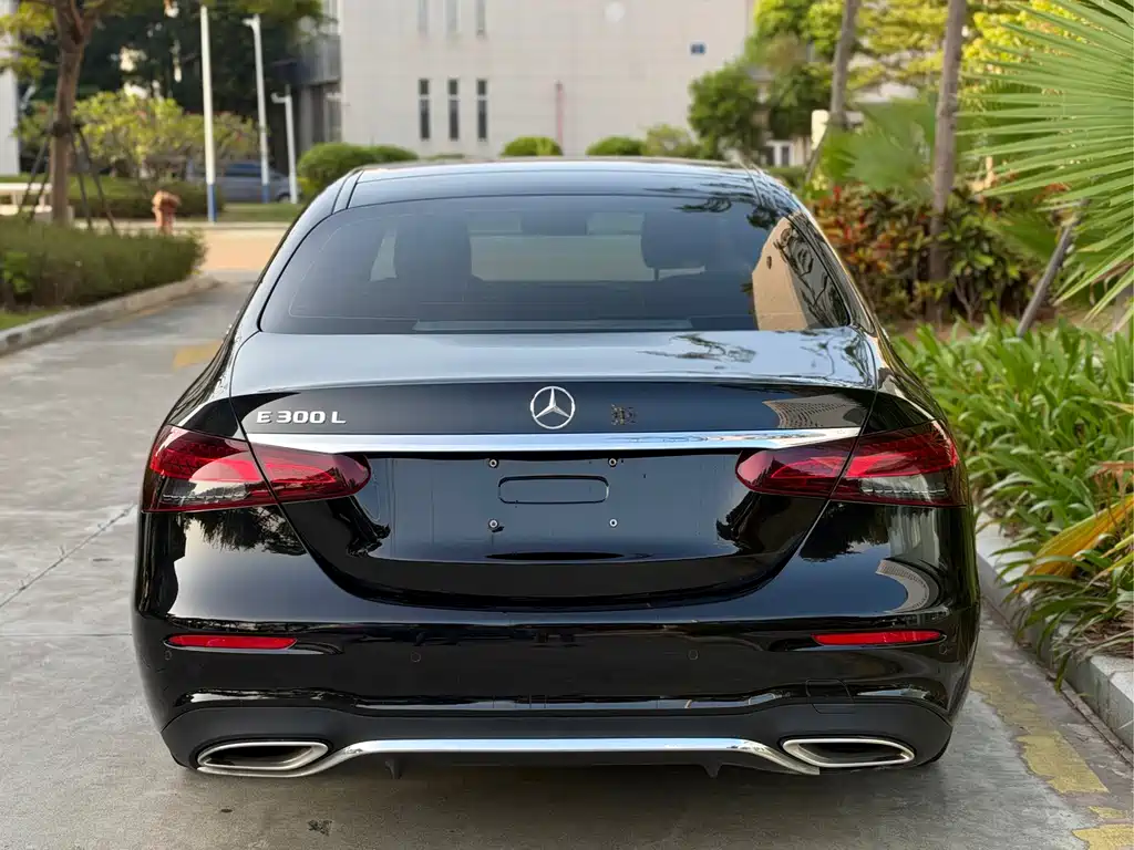 Mercedes-Benz E-Class — фото 4