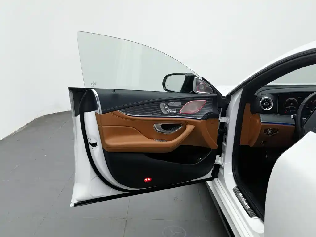 Mercedes-Benz CLS — фото 8