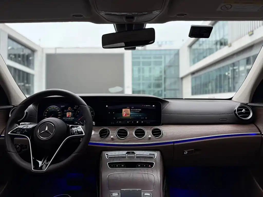 Mercedes-Benz E-Class — фото 4