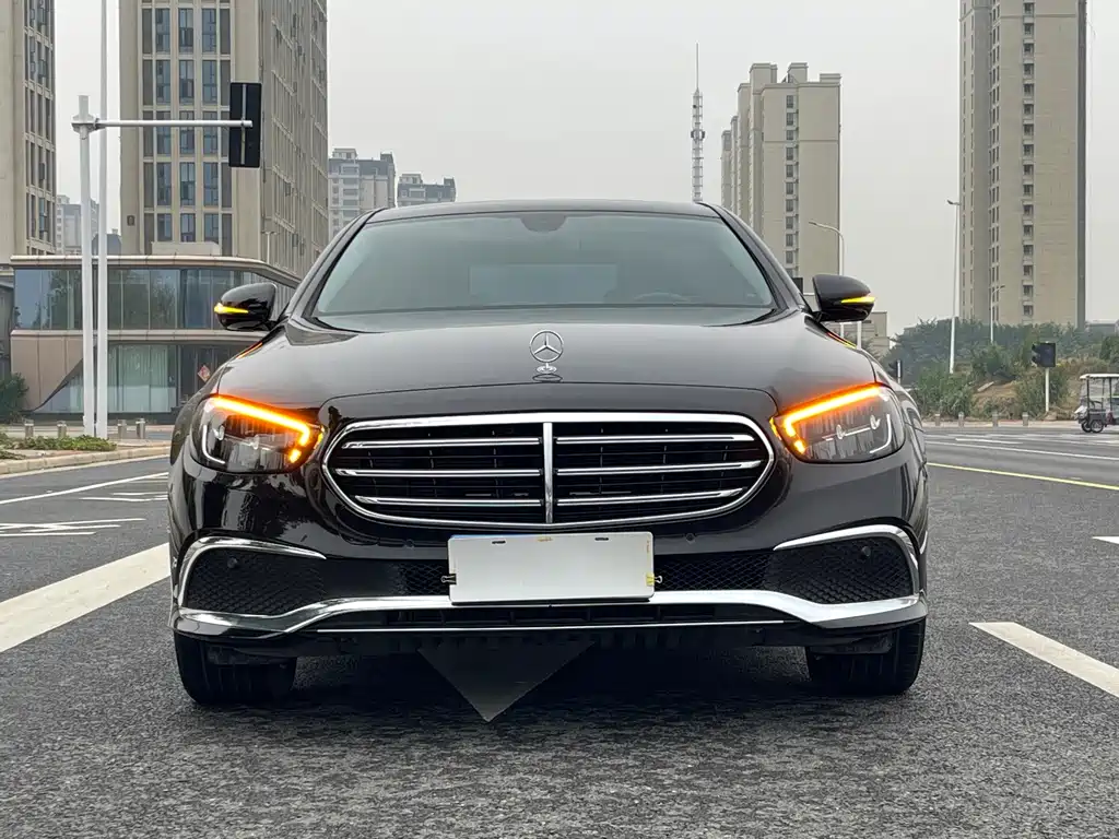 Mercedes-Benz E-Class — фото 2